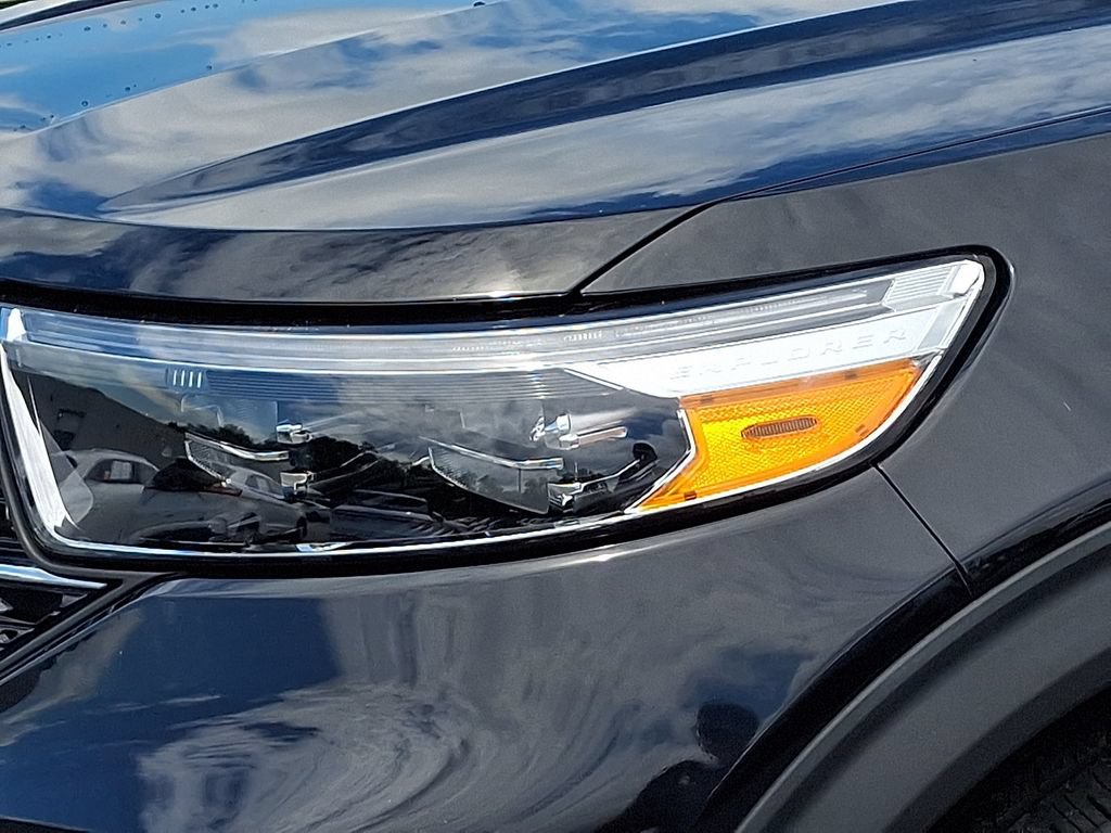 Certified 2020 Ford Explorer XLT w/ Equipment Group 202A AWD/4WD image 9