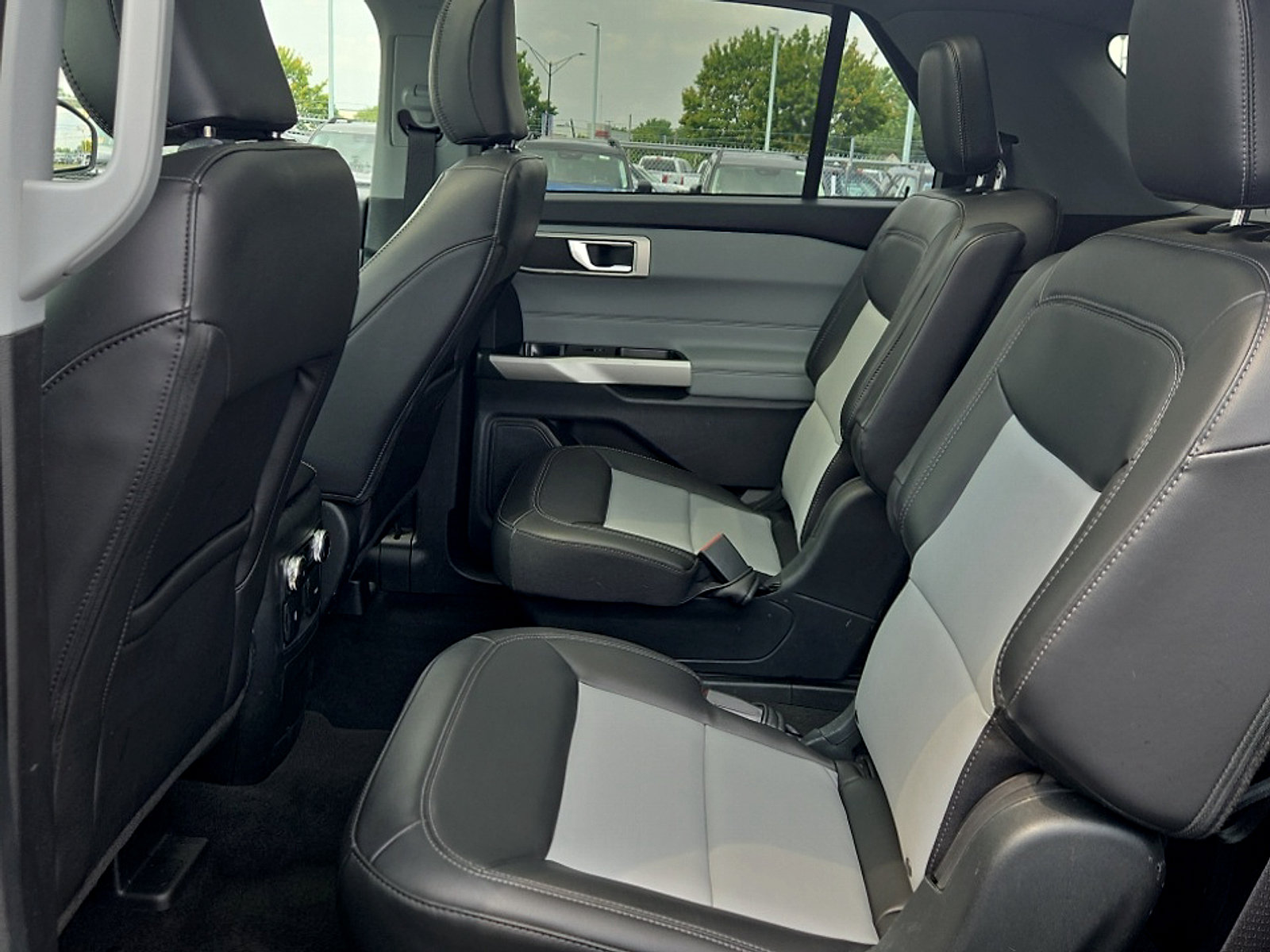 Certified 2023 Ford Explorer XLT w/ Equipment Group 202A AWD/4WD image 21