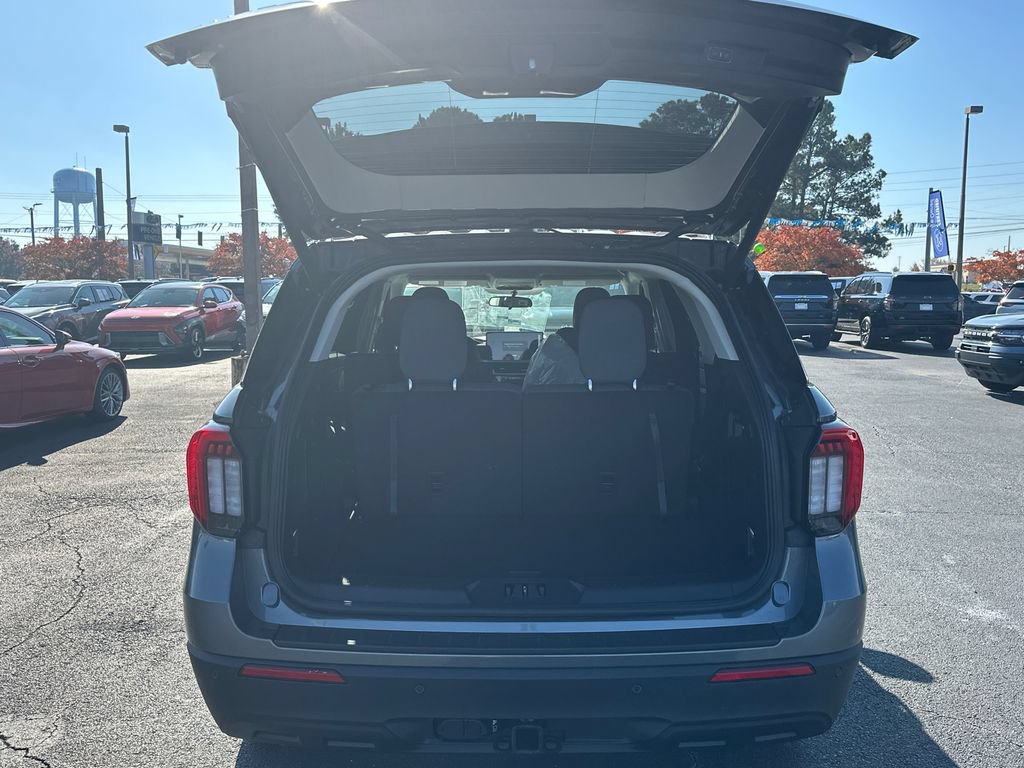 Certified 2026 Ford Explorer Active RWD image 17