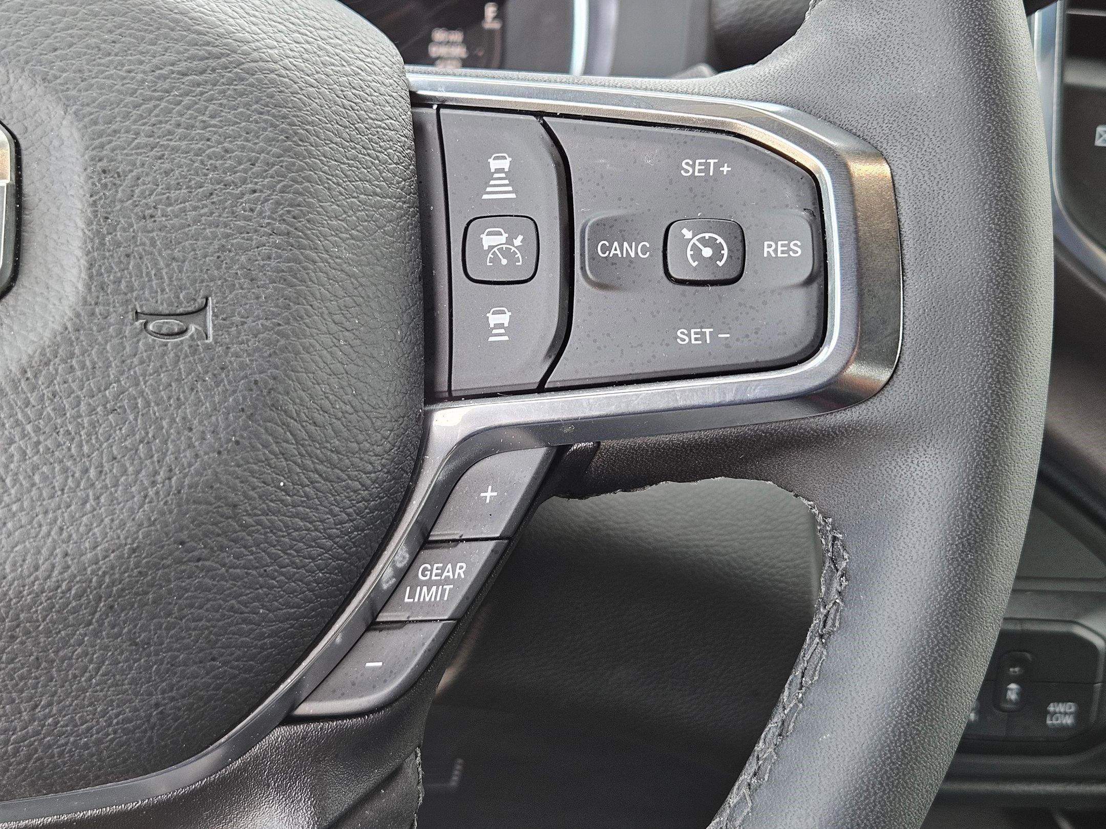 Used 2025 RAM 2500 Laramie AWD/4WD image 20