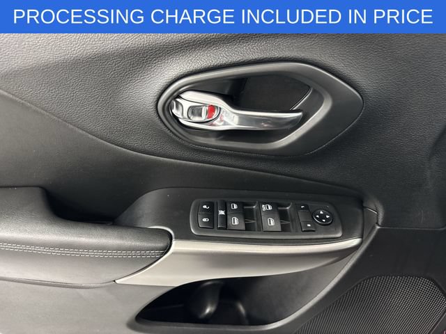 Used 2020 Jeep Cherokee Latitude w/ Cold Weather Group AWD/4WD image 5