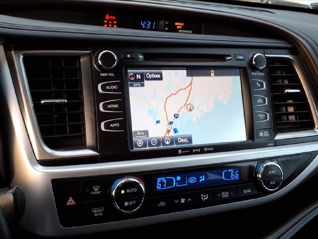 Used 2019 Toyota Highlander XLE w/ Carpet Mat Package (TMS) AWD/4WD image 22