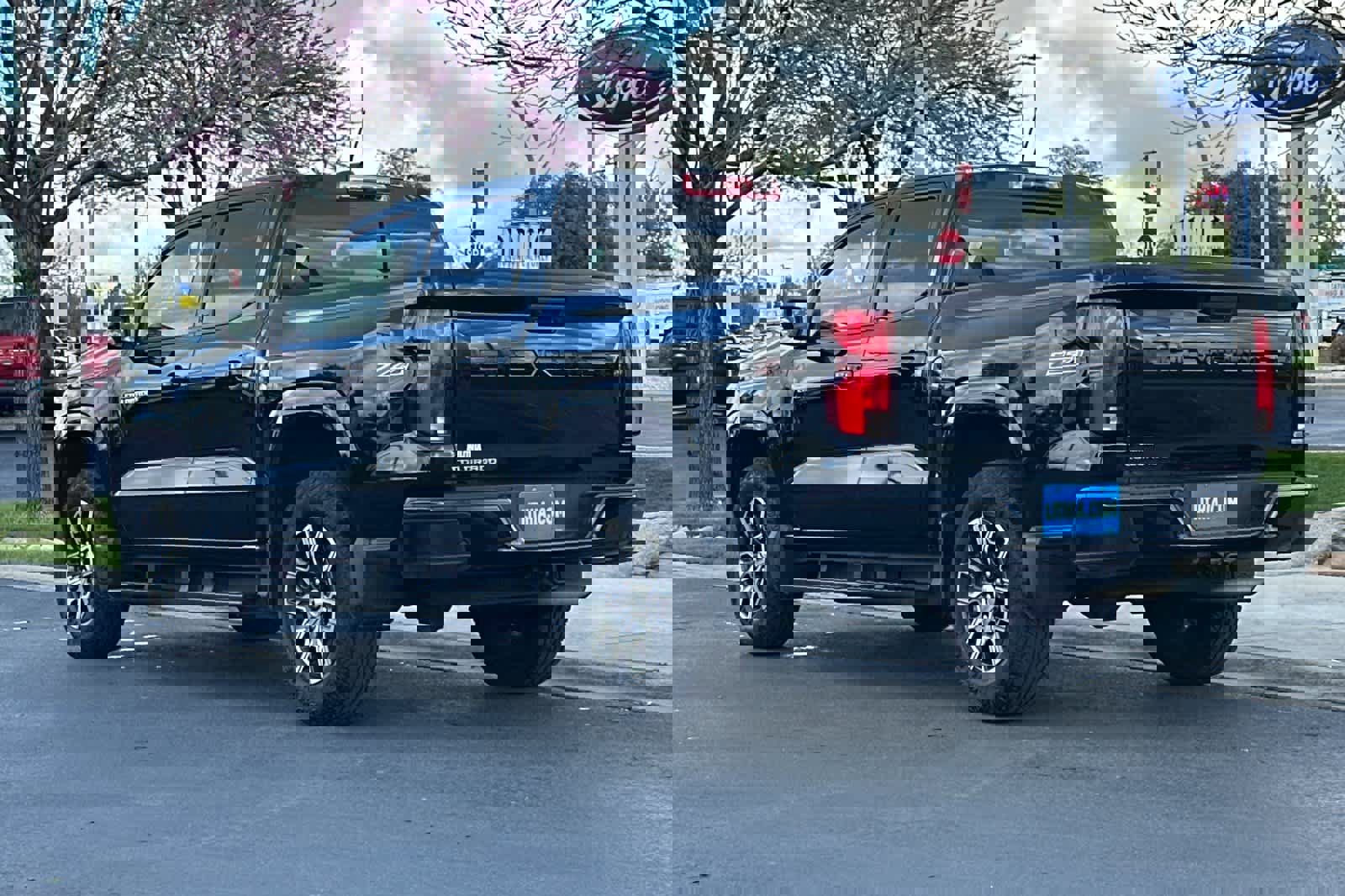 Used 2024 Chevrolet Colorado Z71 w/ Z71 Convenience Package 2 image 3