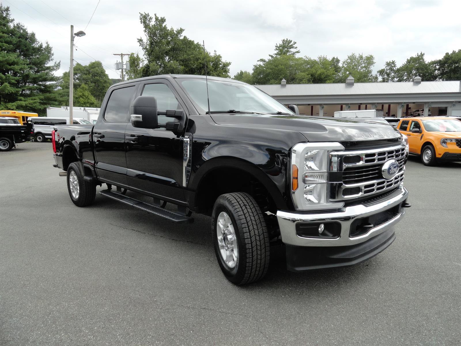 Certified 2025 Ford F250 XLT w/ Snow Plow Prep Package AWD/4WD image 3