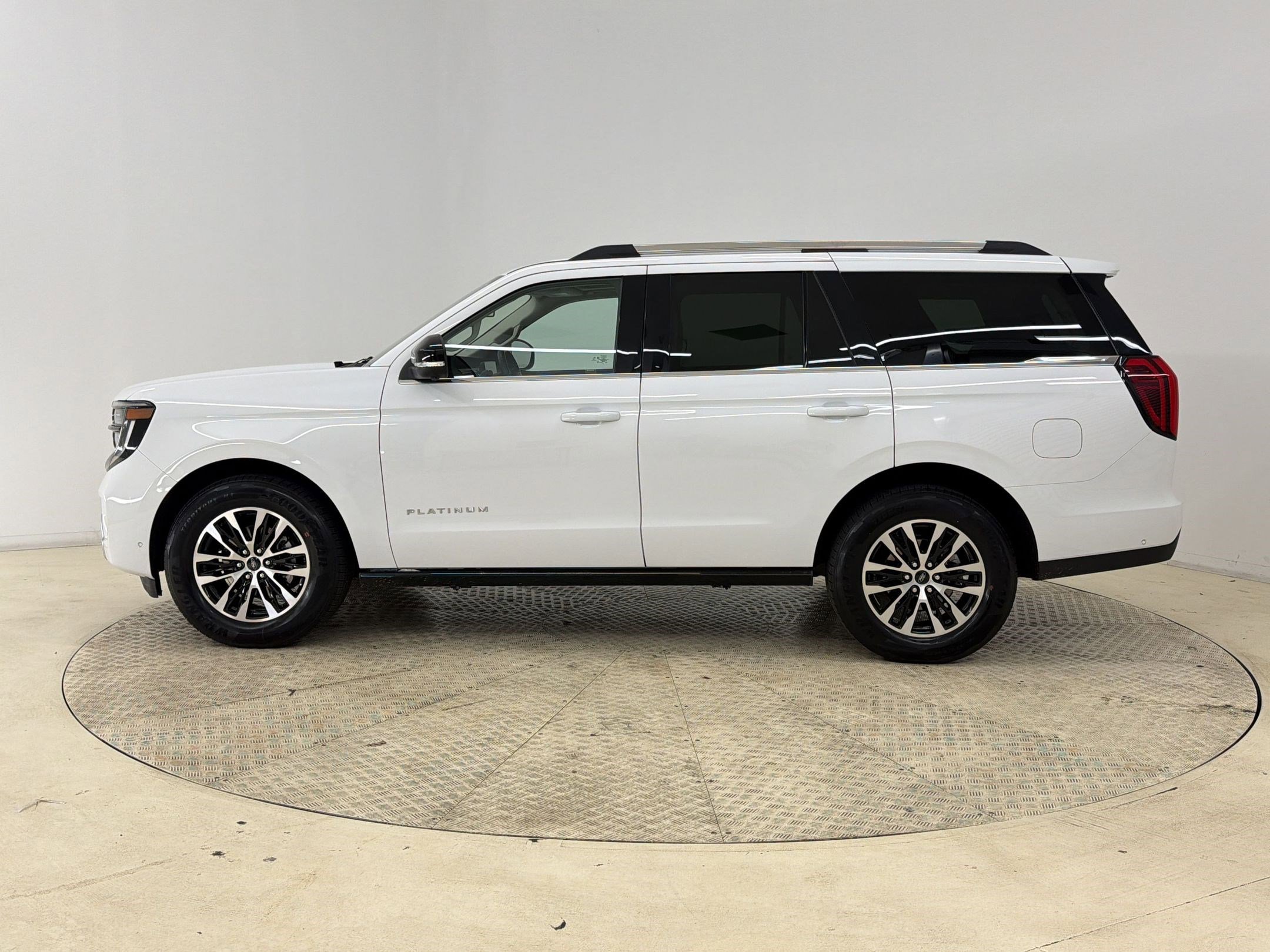 Certified 2025 Ford Expedition Platinum AWD/4WD image 2