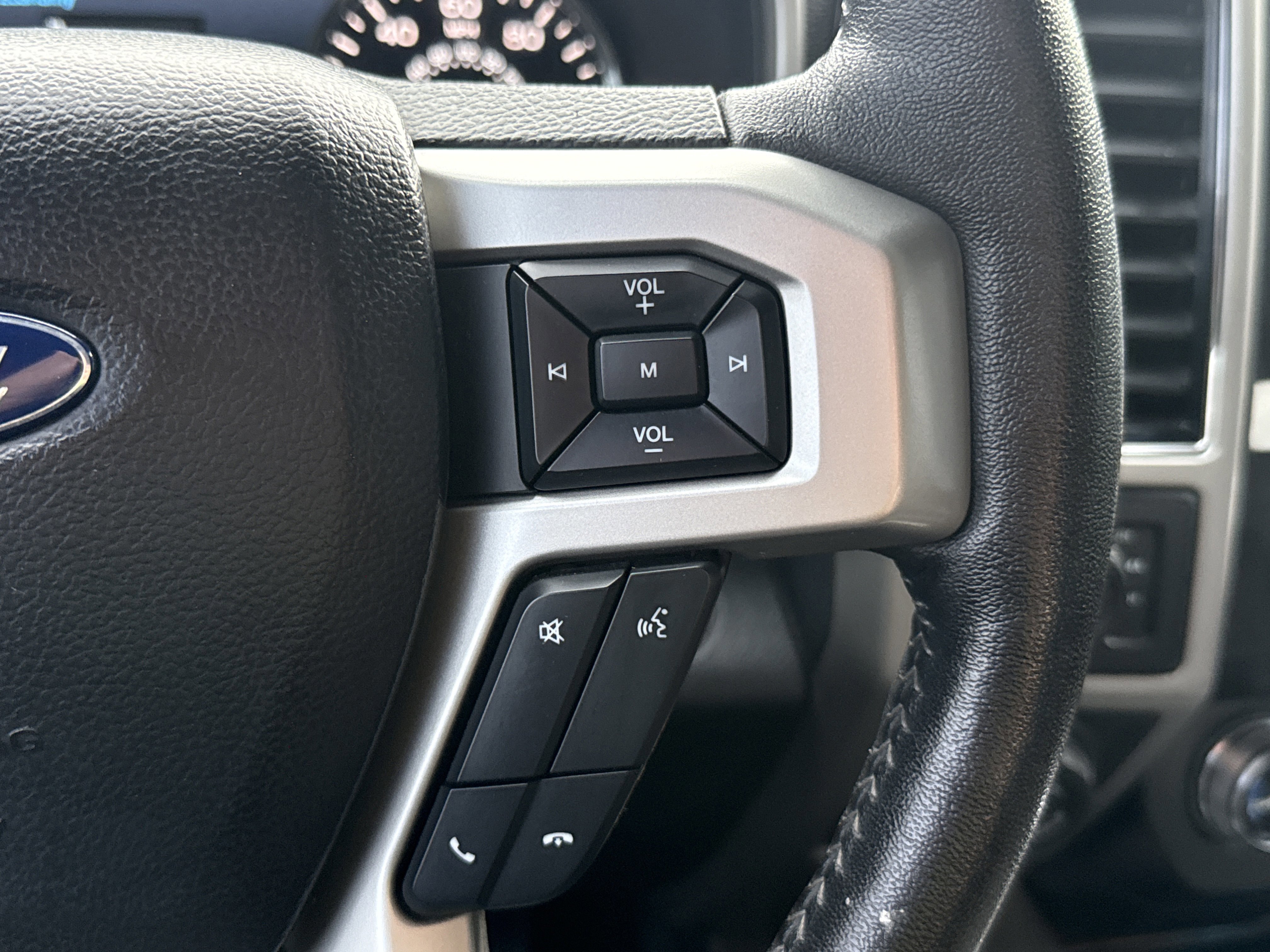 Certified 2019 Ford F150 Lariat w/ Equipment Group 502A Luxury image 19