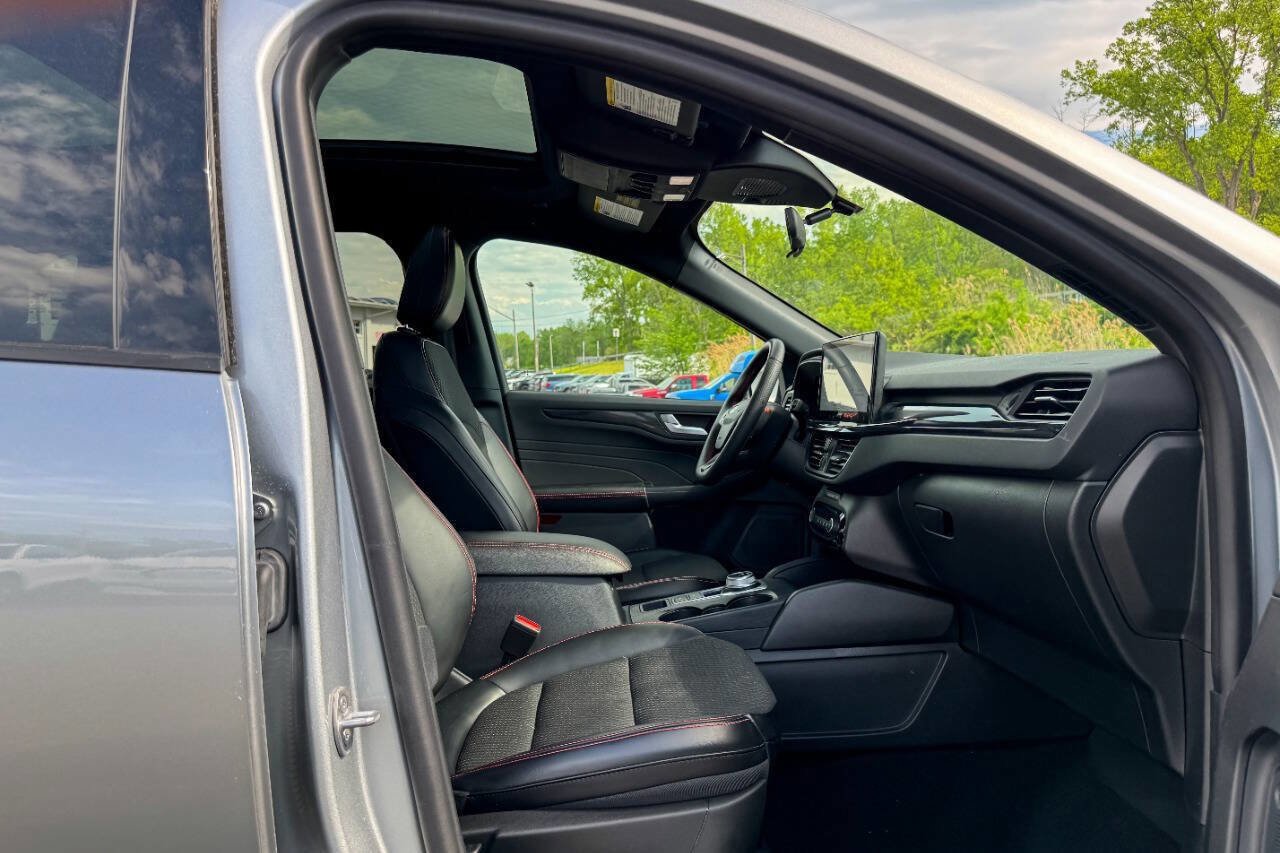 Certified 2023 Ford Escape ST-Line w/ Tech Pack #1 AWD/4WD image 11