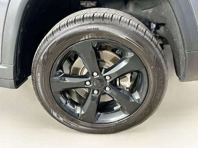 Used 2024 Jeep Grand Cherokee L Altitude RWD image 7