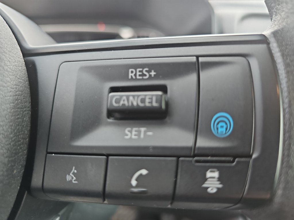 Used 2024 Nissan Rogue SV FWD image 18