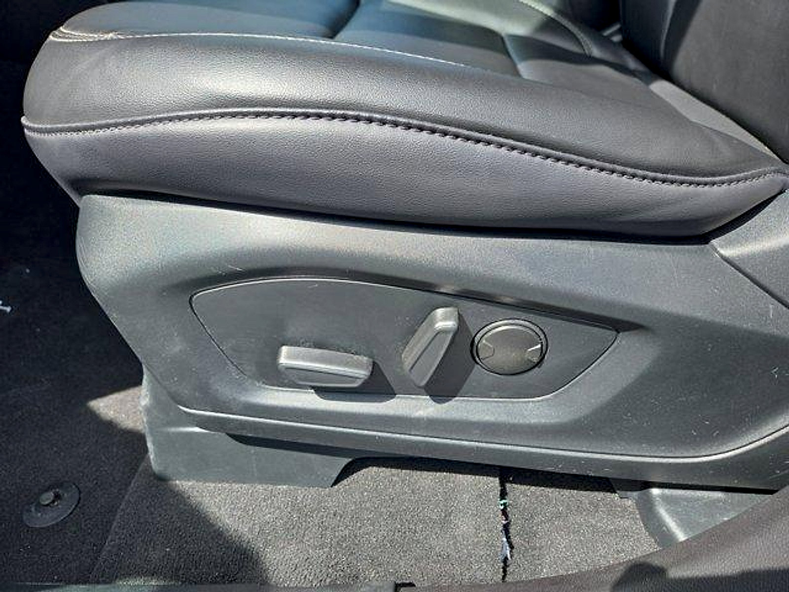 Certified 2023 Ford Explorer XLT w/ Equipment Group 202A AWD/4WD image 12