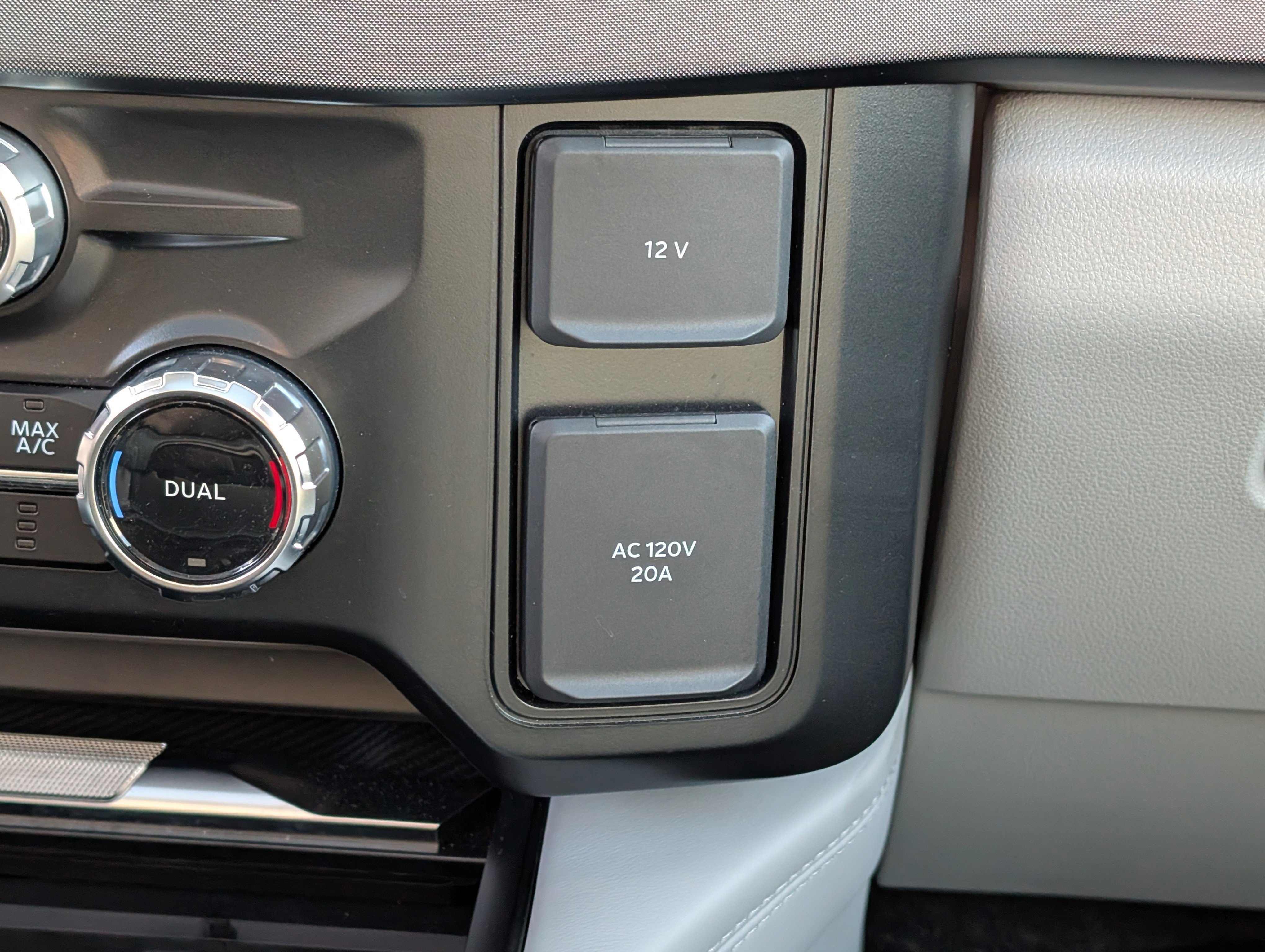 Certified 2024 Ford F250 Limited w/ FX4 Off-Road Package image 37