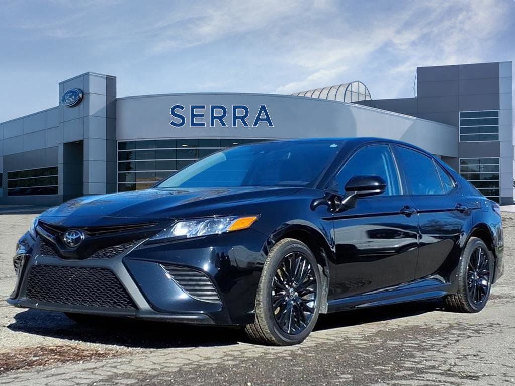 Used 2020 Toyota Camry SE image 1