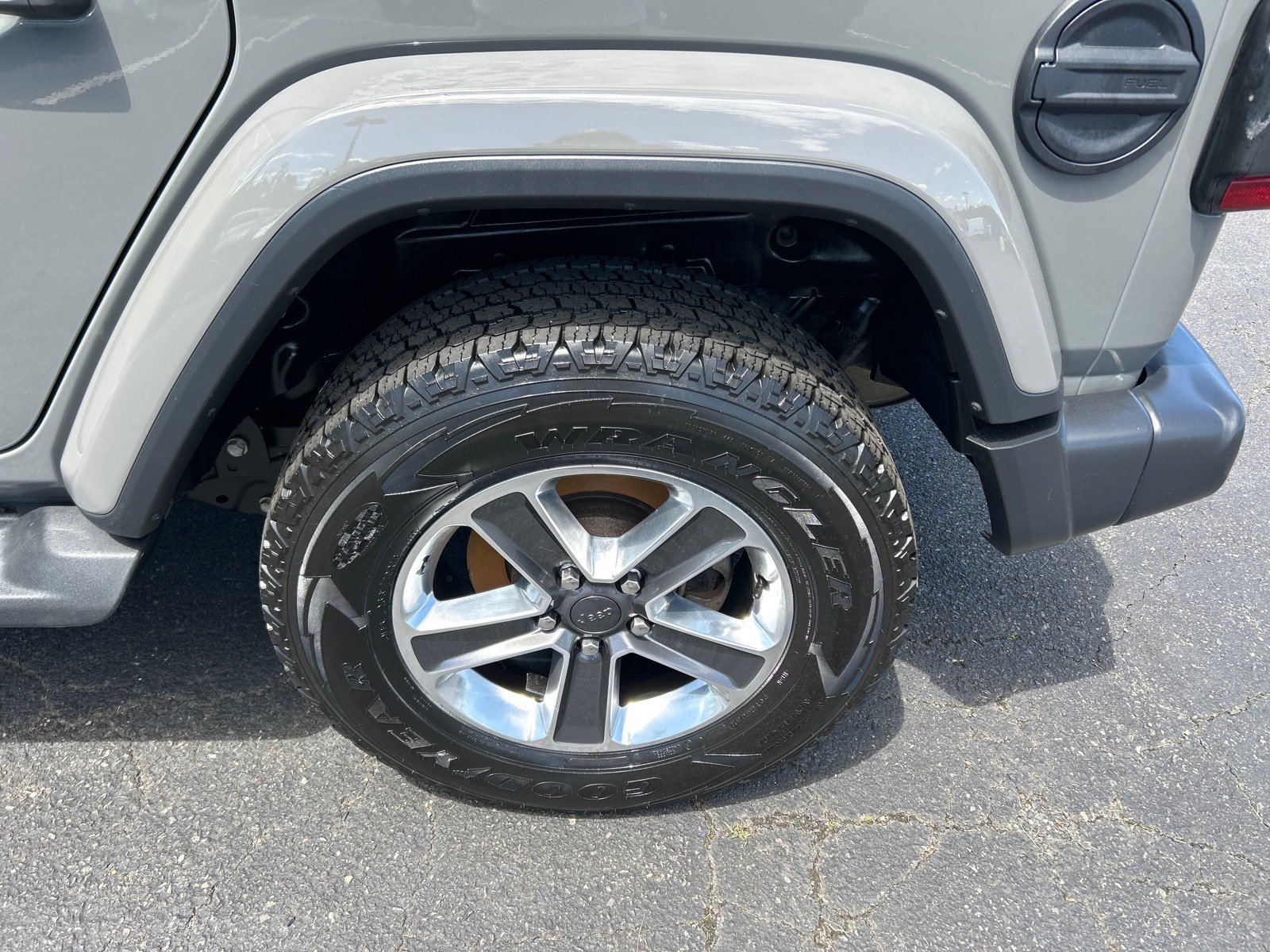 Used 2020 Jeep Wrangler Unlimited Sahara AWD/4WD image 32