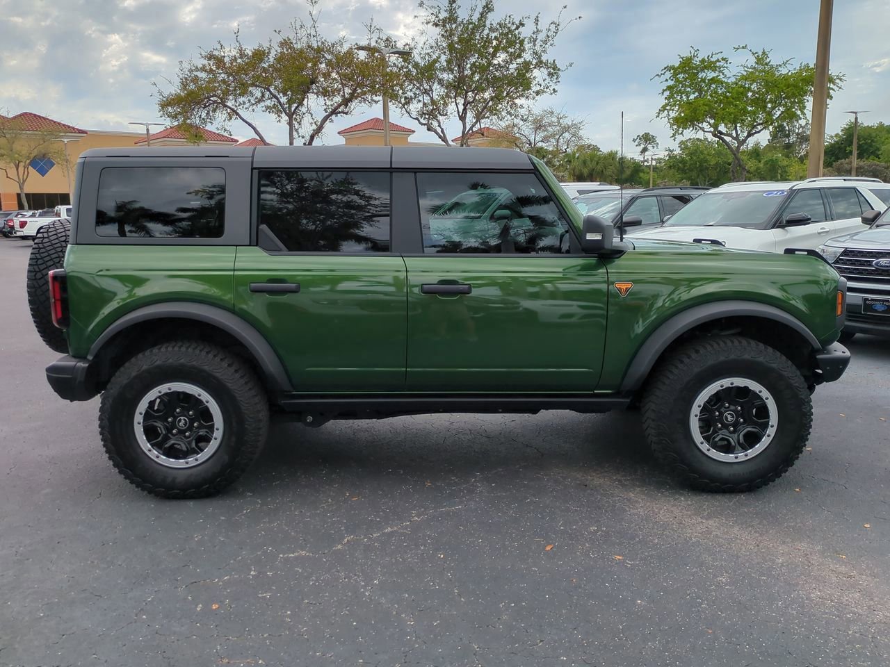 Certified 2023 Ford Bronco Badlands image 6