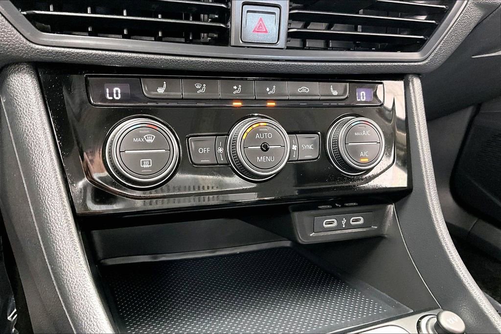 Used 2024 Volkswagen Jetta SE FWD image 31