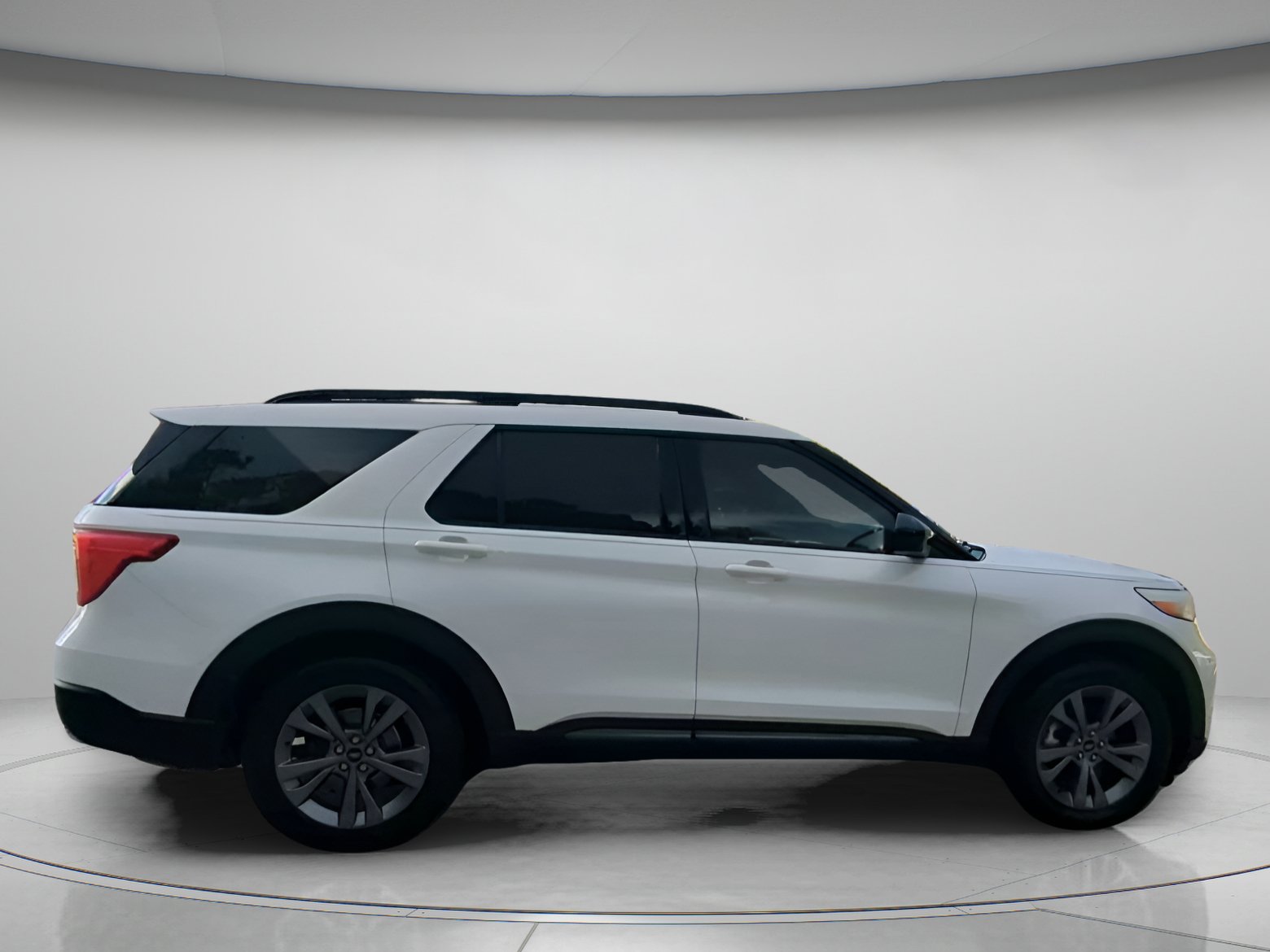 Certified 2022 Ford Explorer XLT w/ Equipment Group 202A RWD image 31