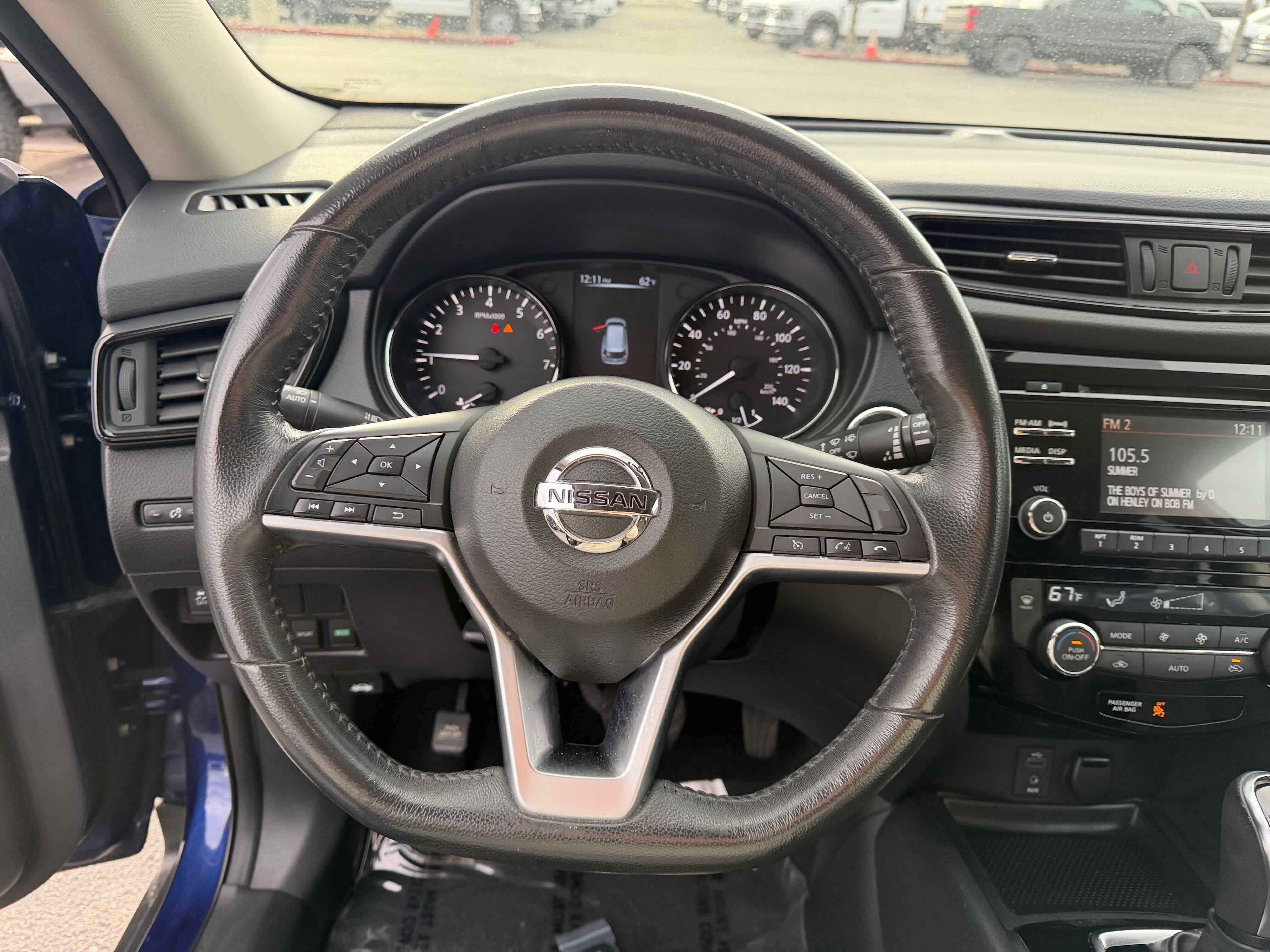 Used 2017 Nissan Rogue SV image 18