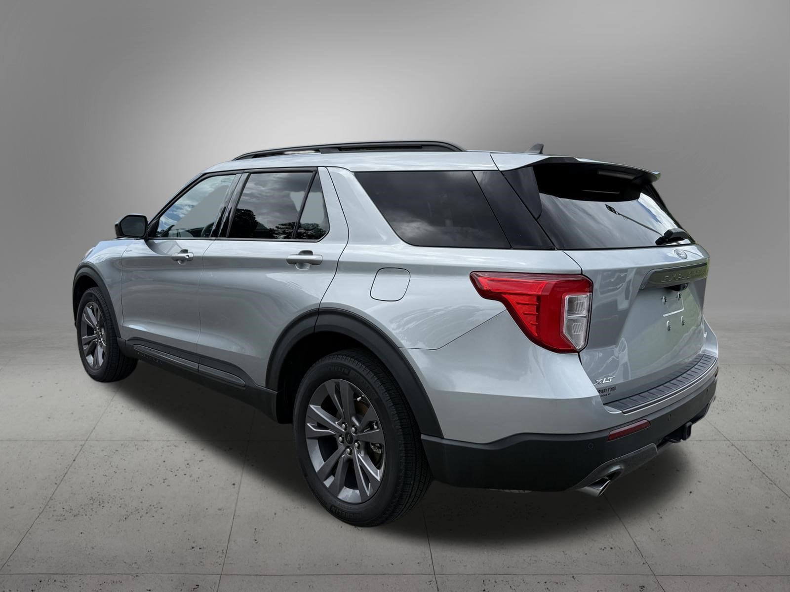 Certified 2023 Ford Explorer XLT w/ Equipment Group 202A AWD/4WD image 3