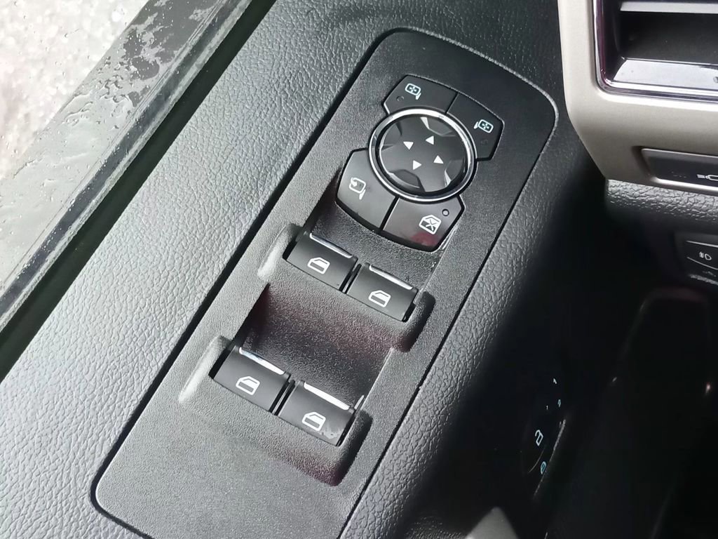 Certified 2019 Ford F150 Lariat image 28