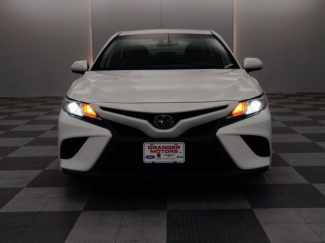 Used 2019 Toyota Camry SE FWD image 4