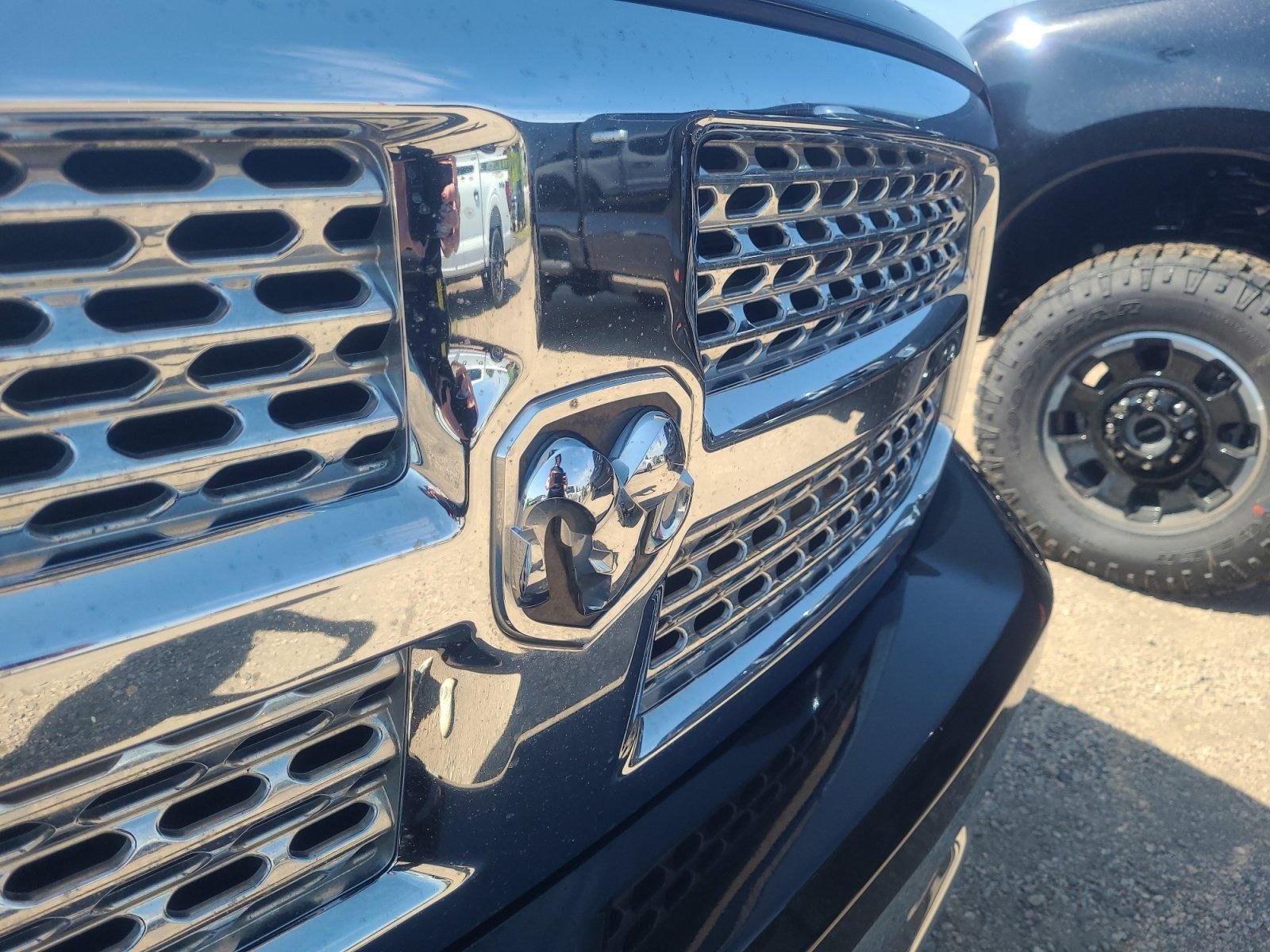 Used 2018 RAM 1500 Laramie w/ Convenience Group AWD/4WD image 23