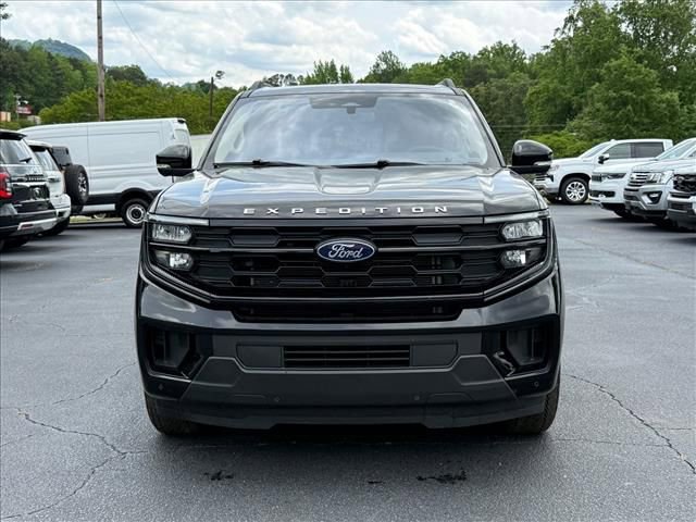 Certified 2025 Ford Expedition Active AWD/4WD image 9