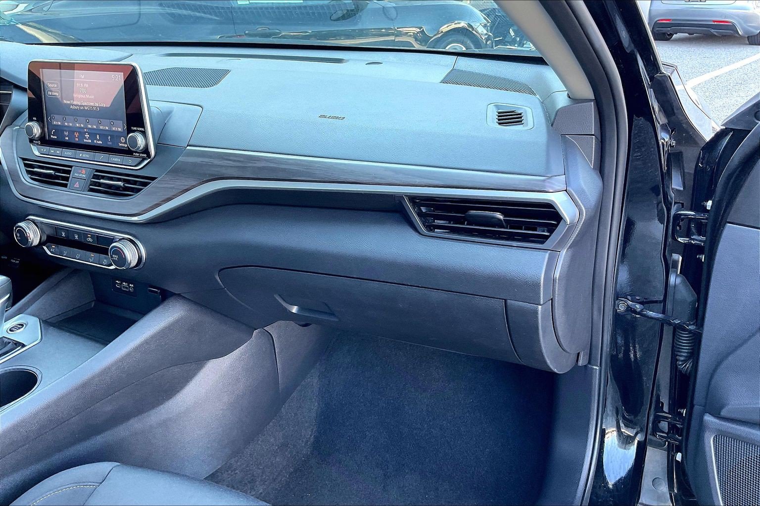 Used 2025 Nissan Altima 2.5 SV FWD image 15