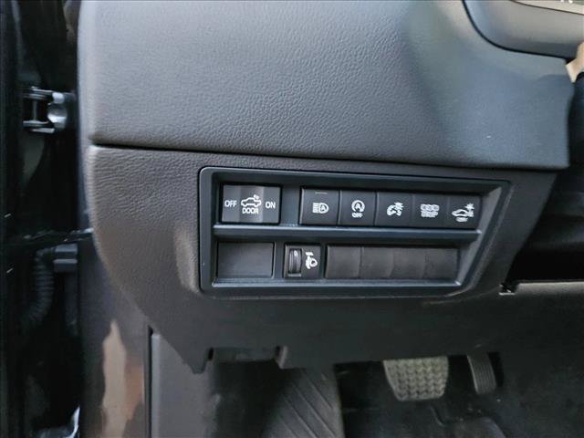 Used 2026 Toyota Tundra Limited AWD/4WD image 24