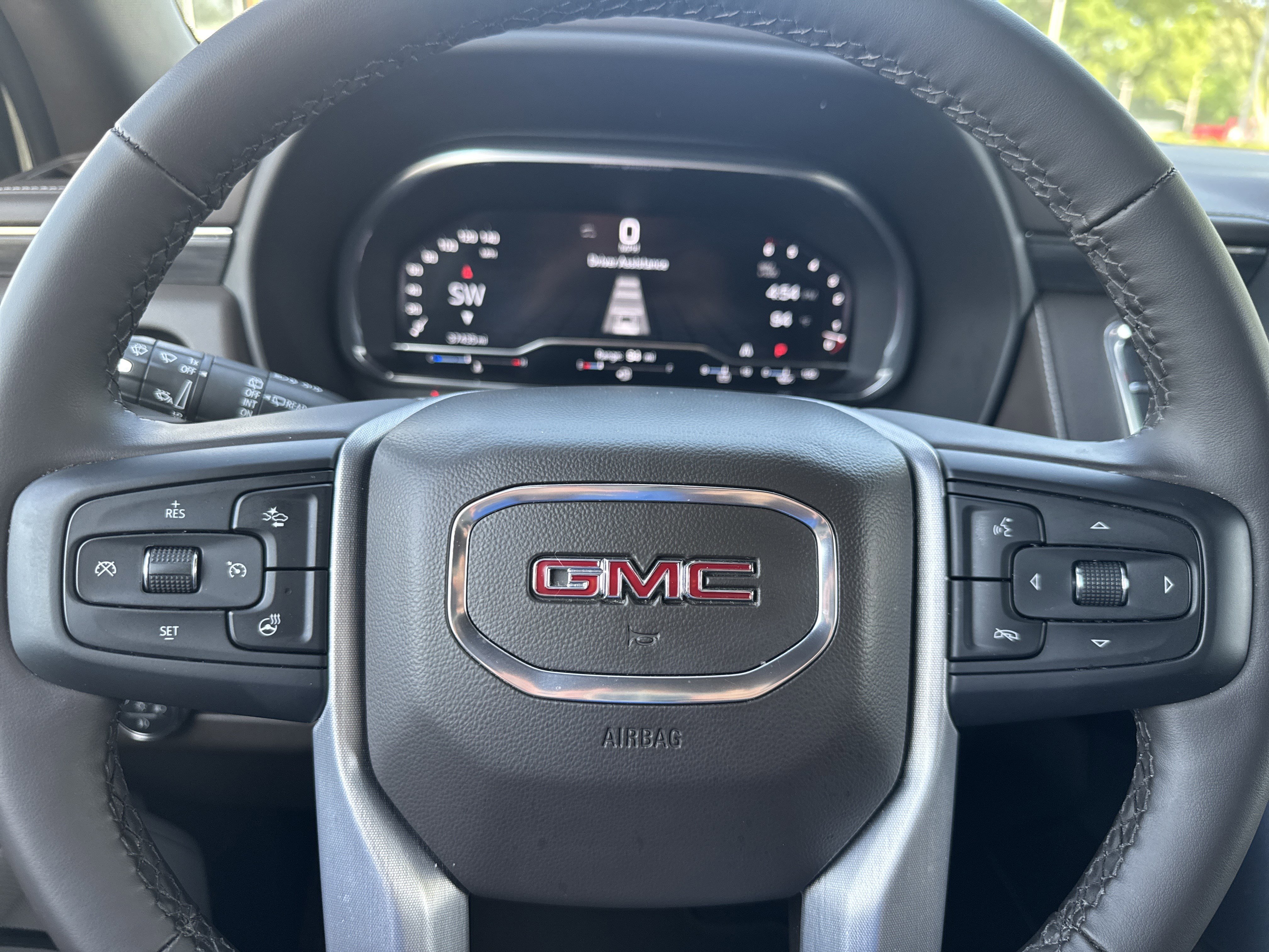 Used 2023 GMC Yukon SLT w/ SLT Luxury Package RWD image 15