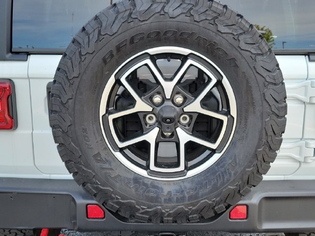 Used 2024 Jeep Wrangler Unlimited Rubicon w/ Dual Top Group AWD/4WD image 29