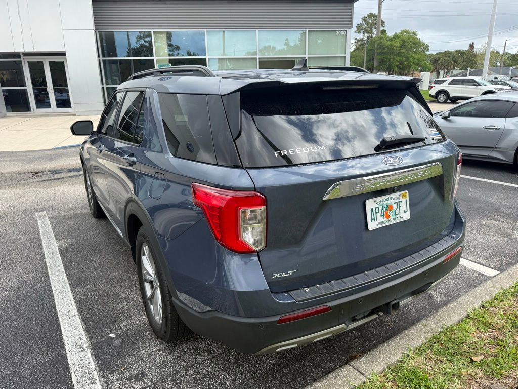 Certified 2021 Ford Explorer XLT w/ Equipment Group 202A image 3