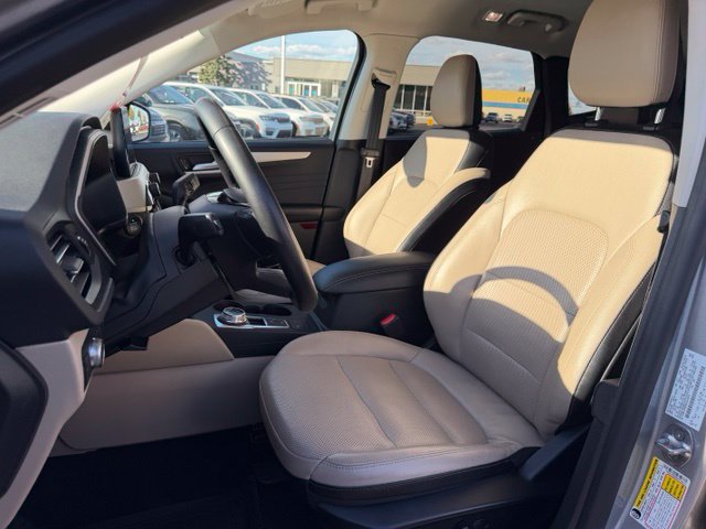 Certified 2022 Ford Escape SEL w/ Technology Package AWD/4WD image 5