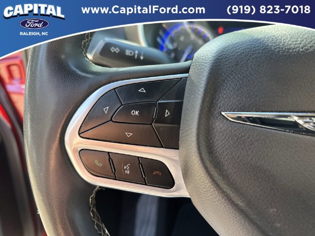 Used 2025 Chrysler Pacifica Select FWD image 21