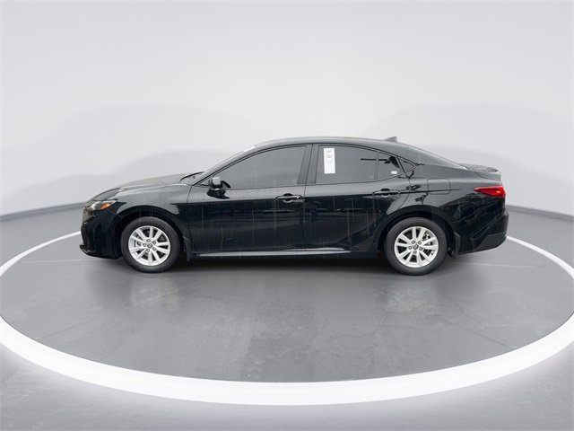 Used 2025 Toyota Camry LE image 4