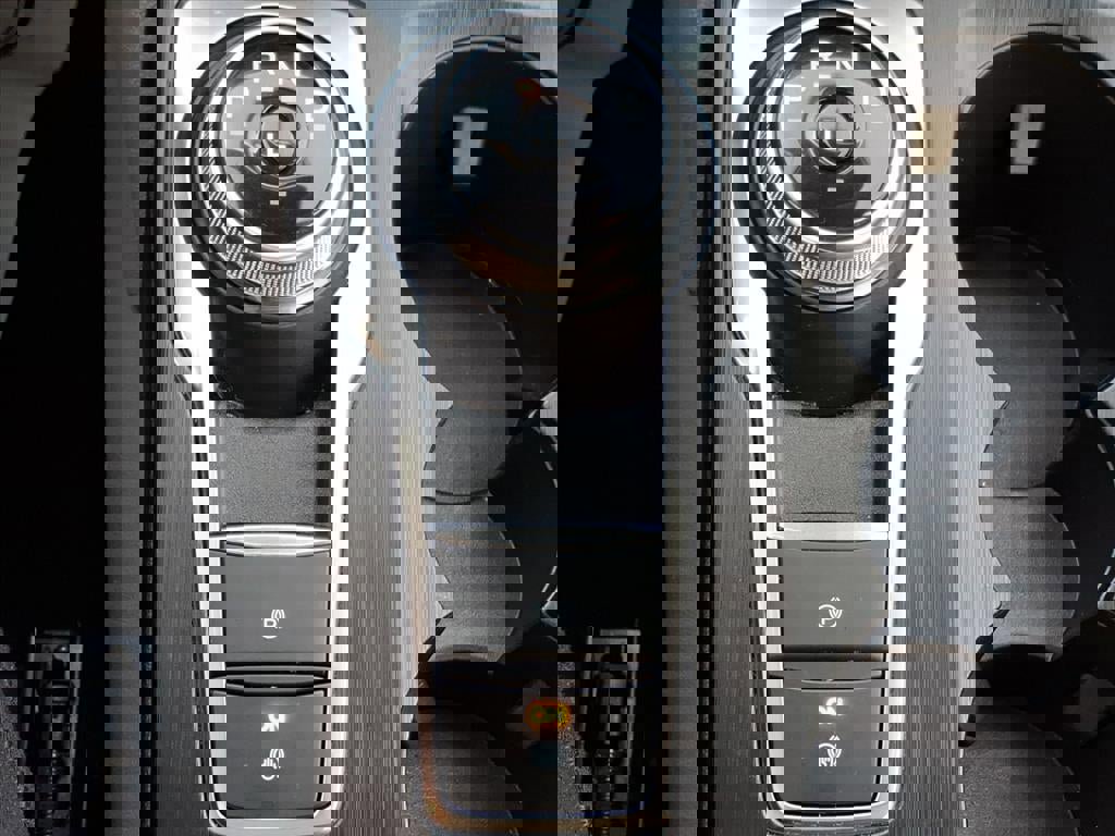 Certified 2024 Ford Escape Platinum w/ Premium Technology Package image 19