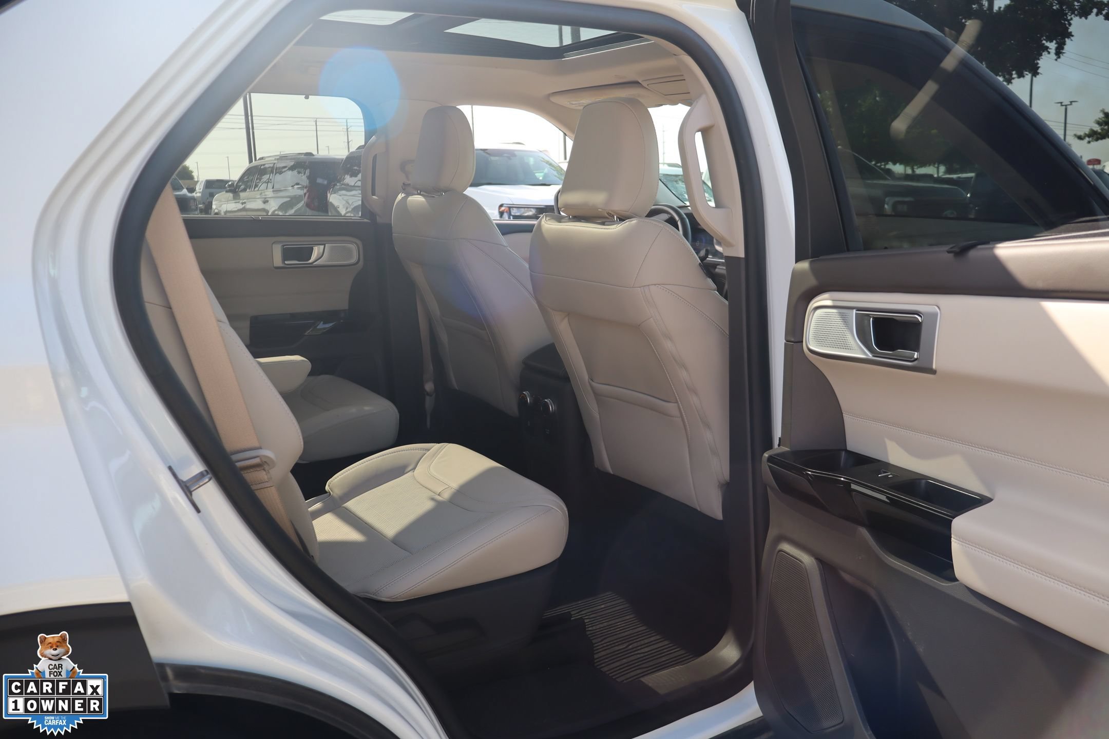 Certified 2024 Ford Explorer Platinum w/ Technology Package AWD/4WD image 29