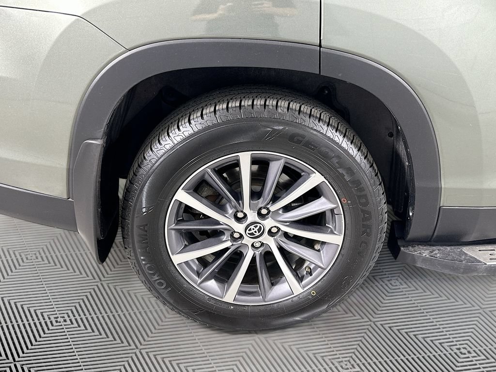 Used 2019 Toyota Highlander XLE w/ Protection Package #3 AWD/4WD image 30