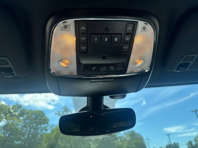 Used 2019 Jeep Grand Cherokee Limited w/ Luxury Group II AWD/4WD image 22