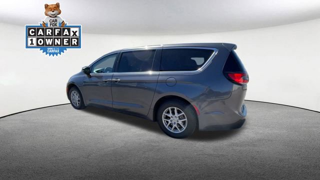 Used 2023 Chrysler Pacifica Touring-L FWD image 7