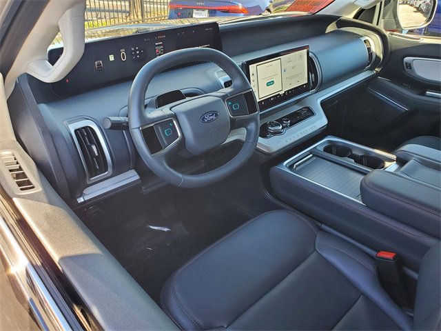 Certified 2025 Ford Expedition Active image 8