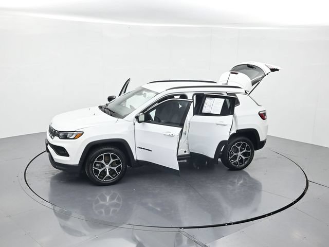 Used 2024 Jeep Compass Latitude AWD/4WD image 48