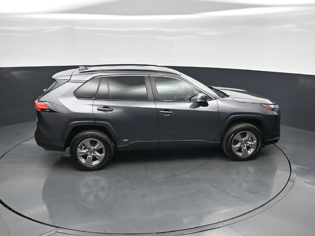 Used 2022 Toyota RAV4 XLE AWD/4WD image 38