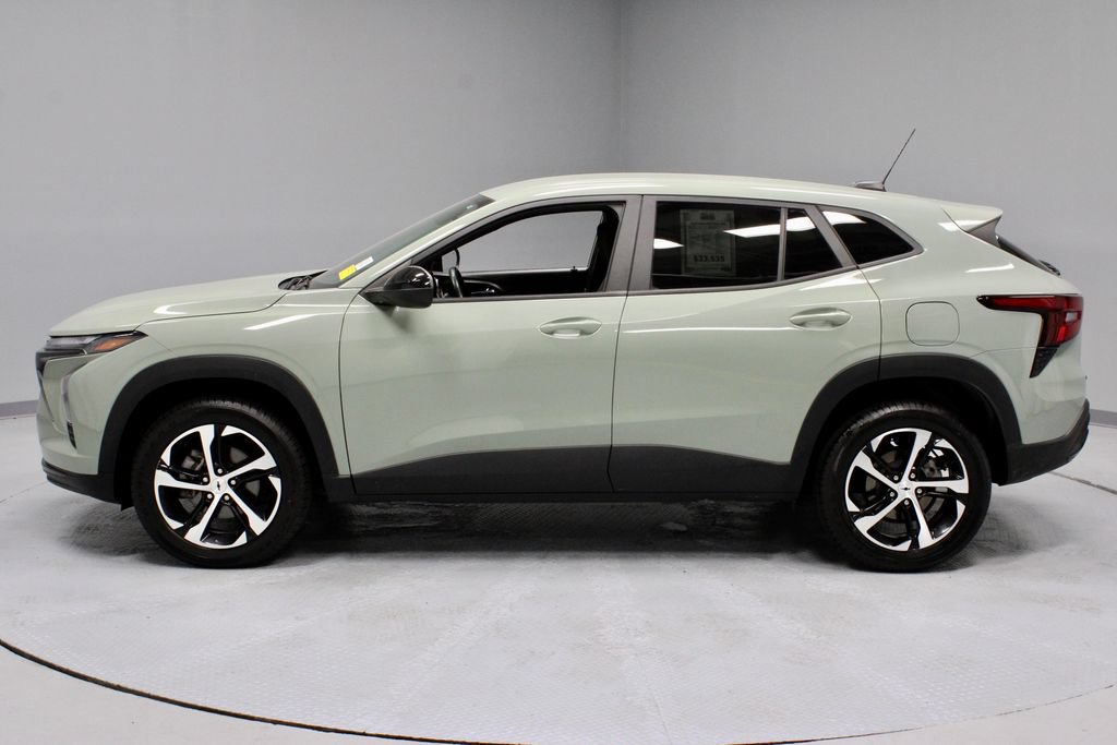 Used 2024 Chevrolet Trax RS w/ Driver Confidence Package FWD image 9