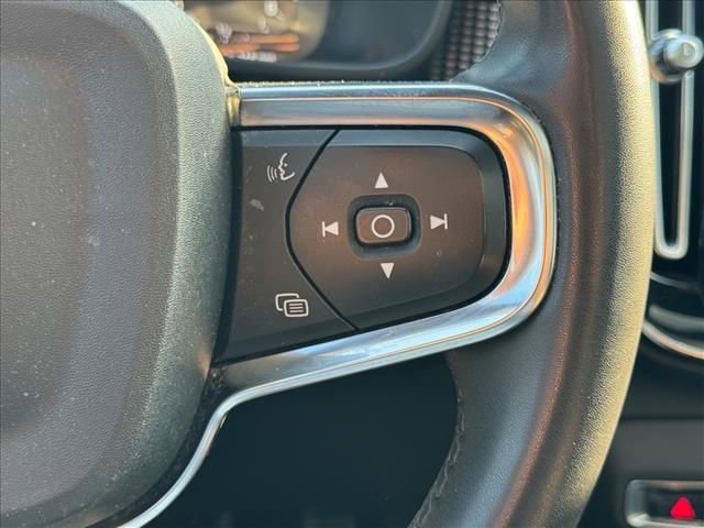 Used 2022 Volvo XC40 T4 R-Design w/ Protection Package Premier FWD image 19