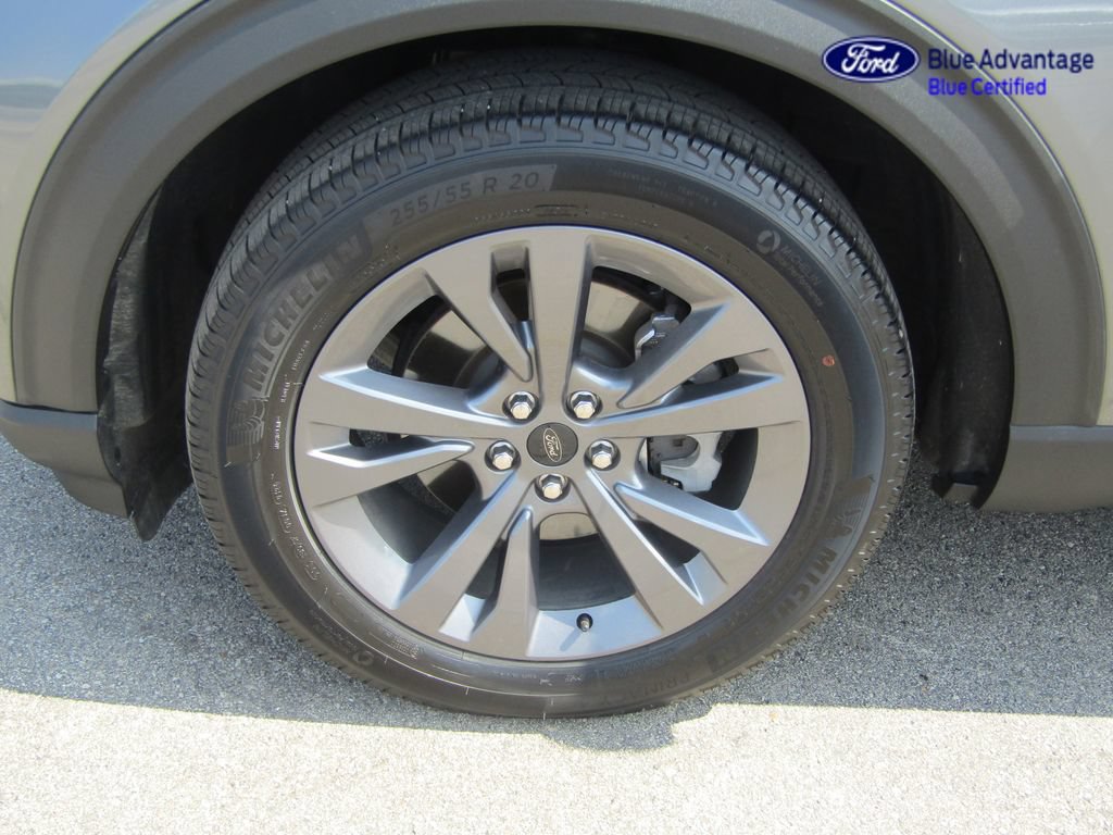 Certified 2024 Ford Explorer XLT w/ Equipment Group 202A AWD/4WD image 11