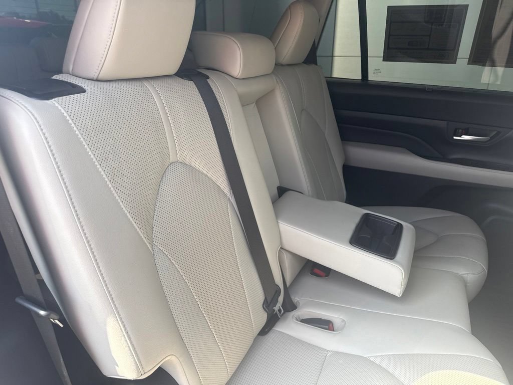 Used 2024 Toyota Grand Highlander FWD image 30
