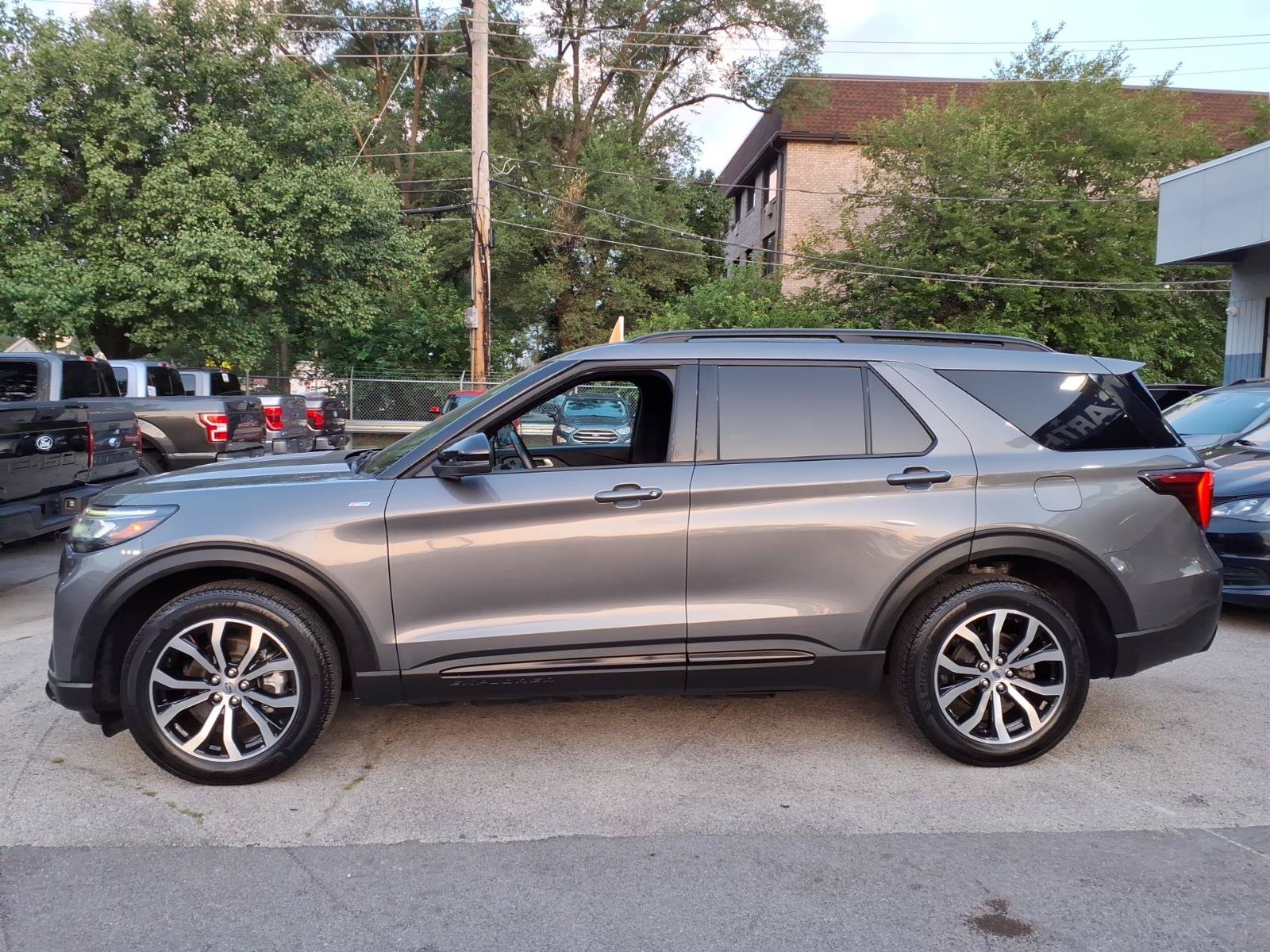 Certified 2025 Ford Explorer ST-Line AWD/4WD image 6