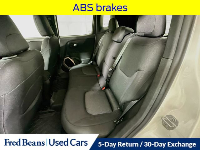 Used 2017 Jeep Renegade Latitude w/ Popular Equipment Group AWD/4WD image 29