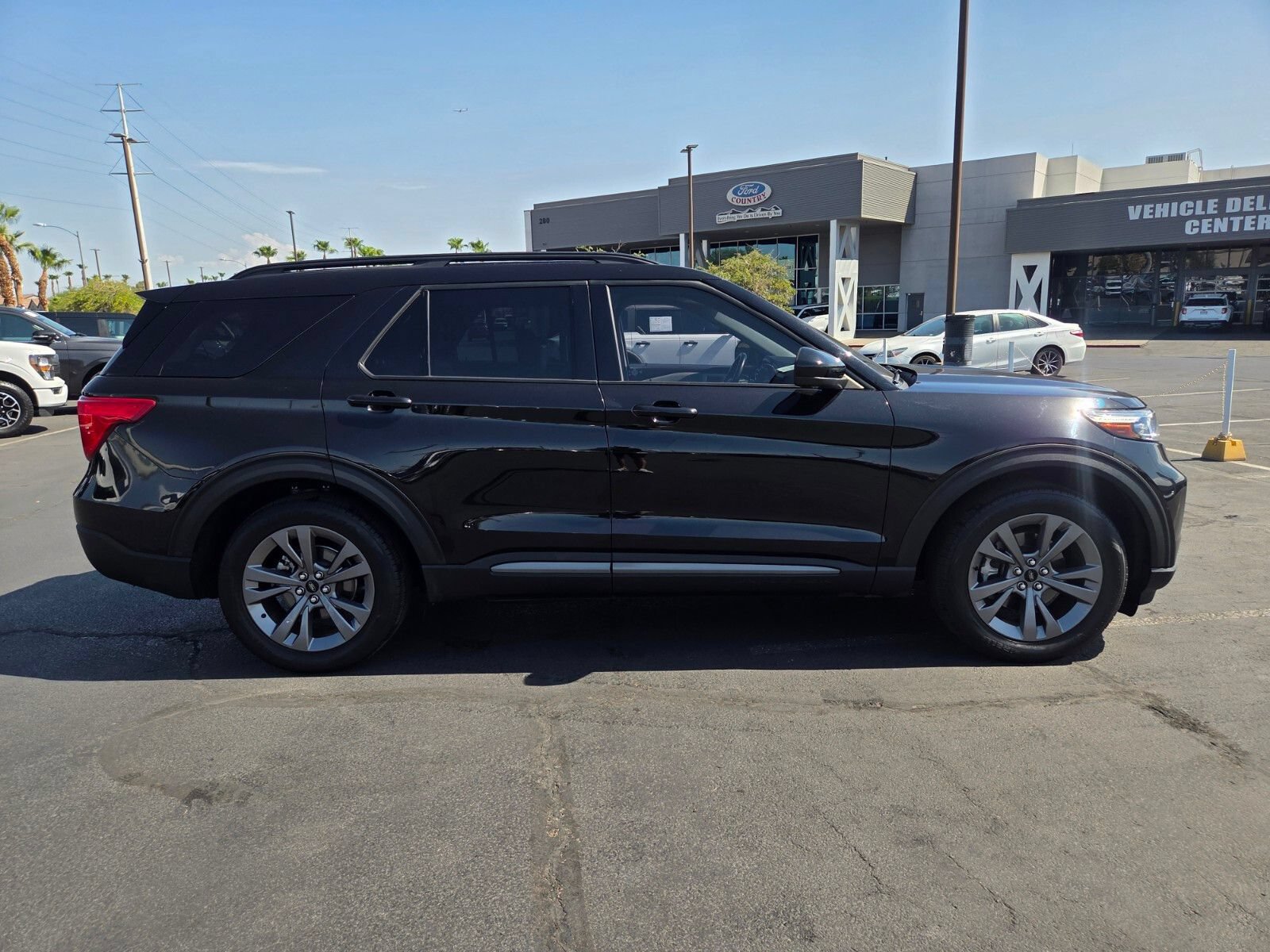 Certified 2023 Ford Explorer XLT w/ Equipment Group 202A RWD image 7
