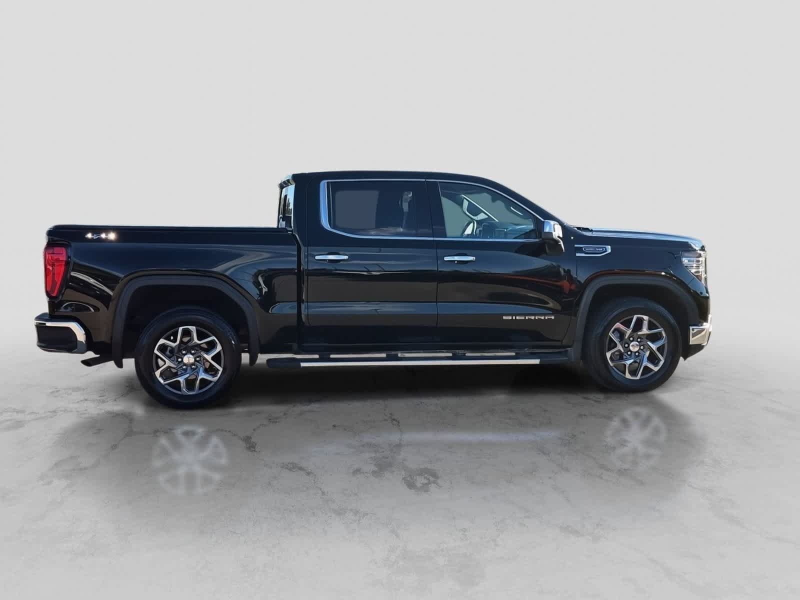 Used 2025 GMC Sierra 1500 SLT w/ SLT Premium Package AWD/4WD image 9